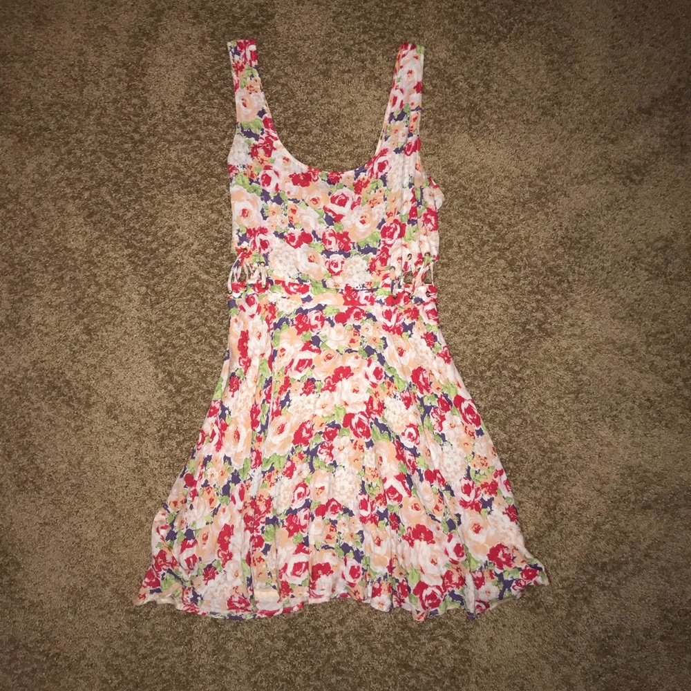 SIZE 8, FLORAL LATTICED TIED OPEN SIDE, DRESS